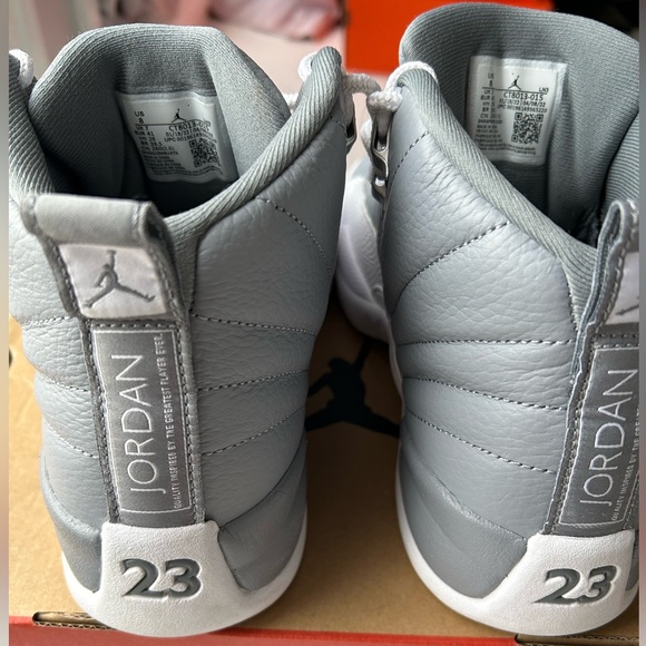Nike Air Jordan 12 Retro - Picture 3 of 11